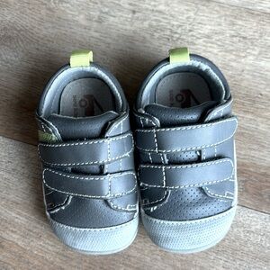 See Kai Run, sneaker, walker size 4.5